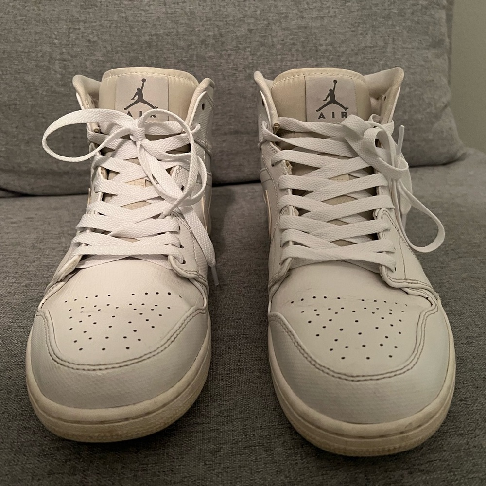 2014 Nike Air Jordan 1 Retro Mid  White Cool Grey 554724-120 Men Size 10.5.